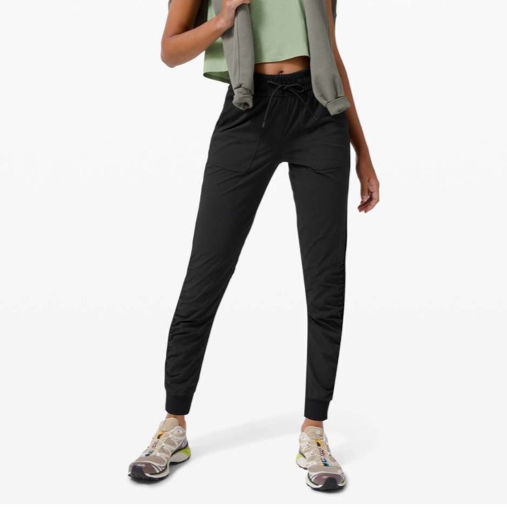 Lululemon Beyond the Studio Jogger
Black